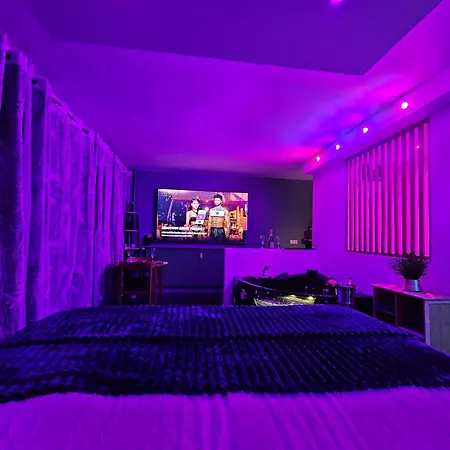 Loveroom & Jacuzzi Tijugo - Ferrand 아파트