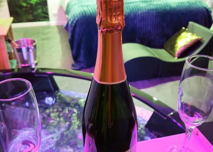 Loveroom & Jacuzzi Tijugo - Ferrand