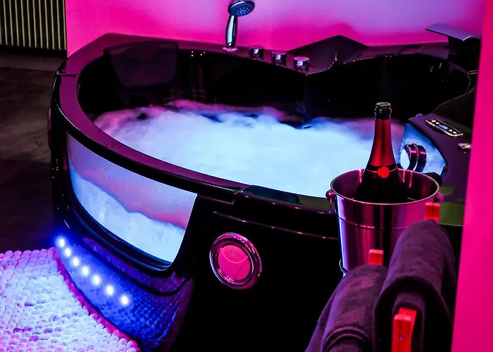 Loveroom & Jacuzzi Tijugo - Ferrand شقة *